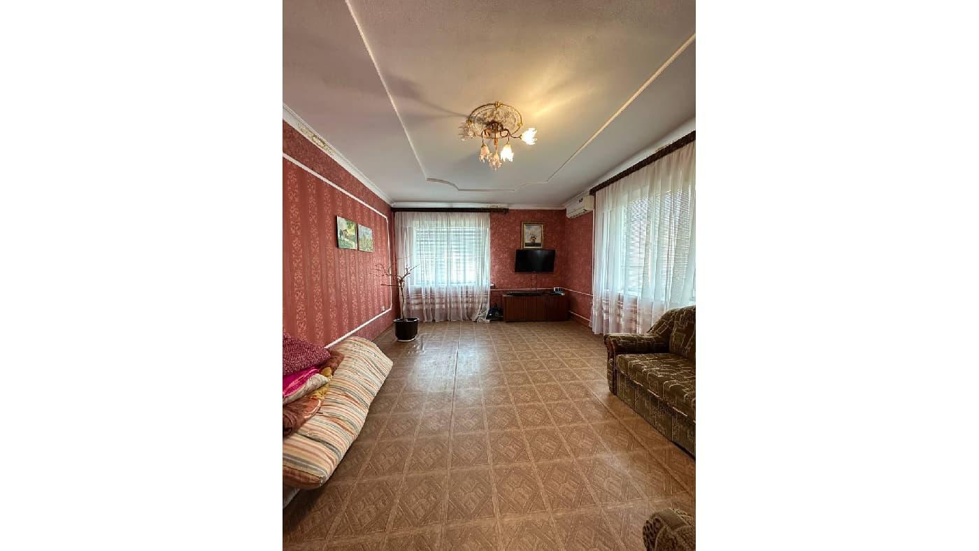 БЕЗ КОМІСІЇ! Капітальний будинок, 5 кім, цегляний, жилий стан.