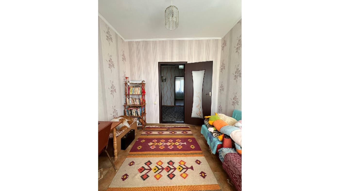 БЕЗ КОМІСІЇ! Капітальний будинок, 5 кім, цегляний, жилий стан.