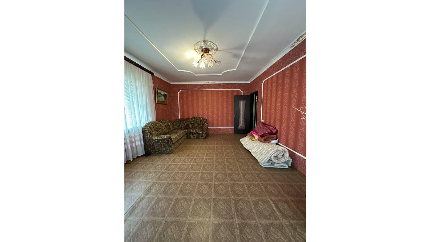 БЕЗ КОМІСІЇ! Капітальний будинок, 5 кім, цегляний, жилий стан.