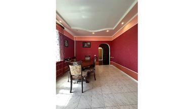 БЕЗ КОМІСІЇ! Капітальний будинок, 5 кім, цегляний, жилий стан.