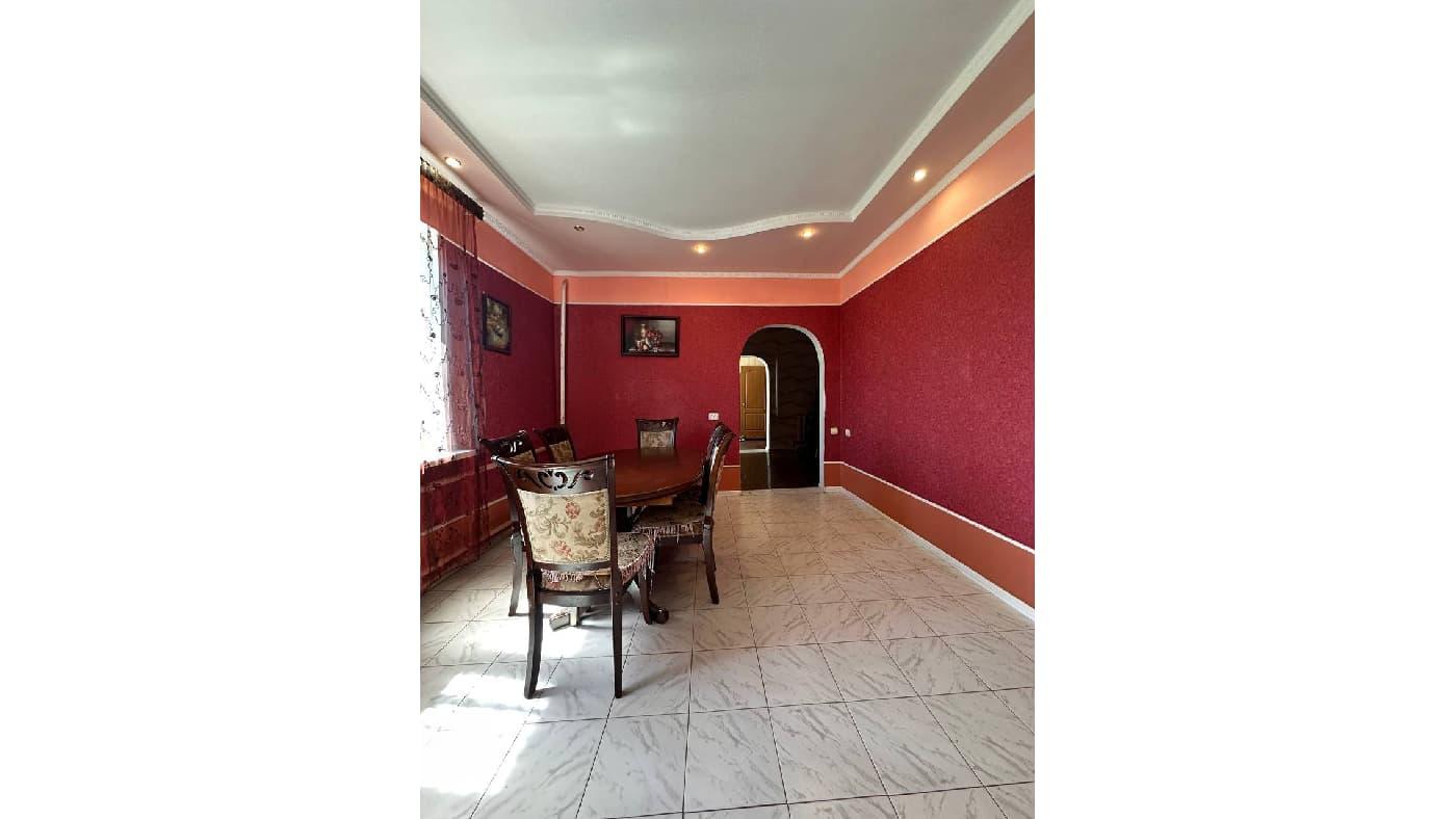 БЕЗ КОМІСІЇ! Капітальний будинок, 5 кім, цегляний, жилий стан.