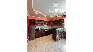 БЕЗ КОМІСІЇ! Капітальний будинок, 5 кім, цегляний, жилий стан.