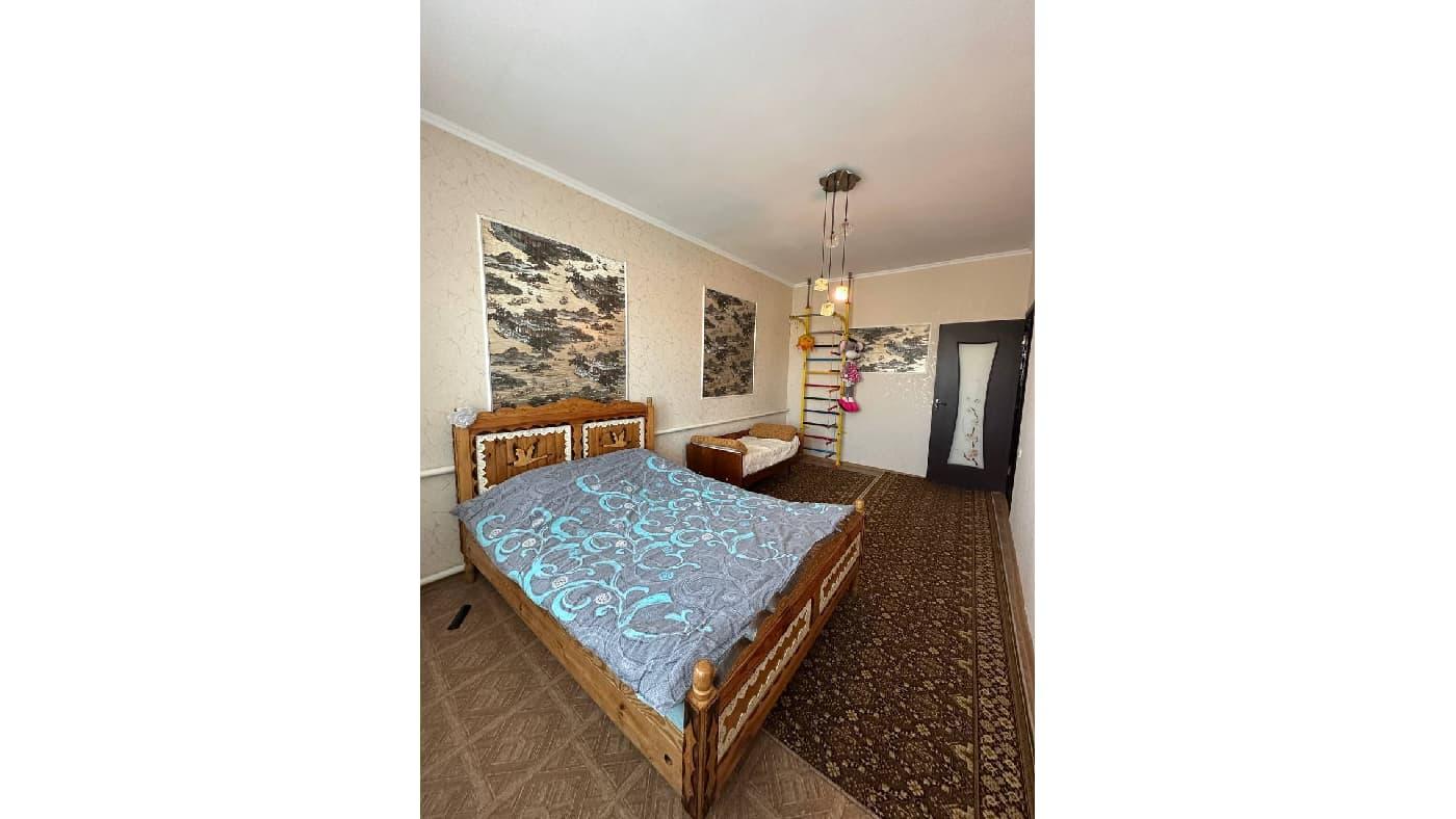 БЕЗ КОМІСІЇ! Капітальний будинок, 5 кім, цегляний, жилий стан.